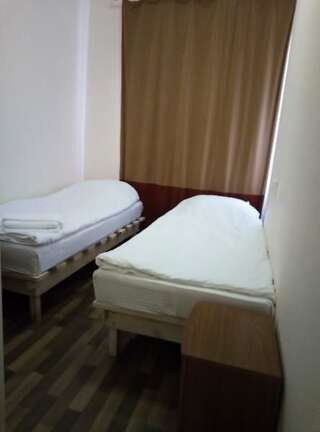 Гостиница Бон Вояж Санкт-Петербург Двухместный номер с 2 отдельными кроватями и собственной ванной комнатой-10