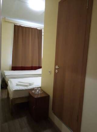 Гостиница Бон Вояж Санкт-Петербург Двухместный номер с 2 отдельными кроватями и собственной ванной комнатой-15